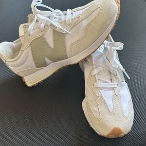 New Balance 327  size 6.5